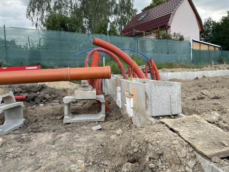 Přípojka vody a kanalizace