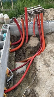Instalace flexi trubek do základové desky