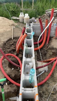 Instalace flexi trubek do základové desky