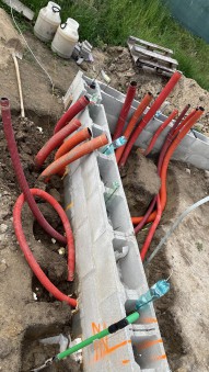 Instalace flexi trubek do základové desky