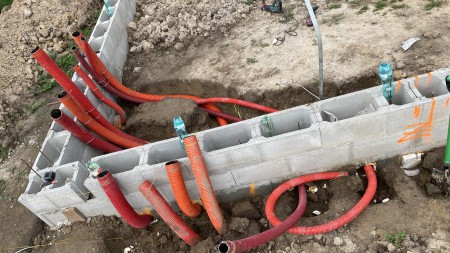 Instalace flexi trubek do základové desky