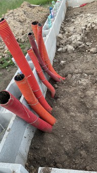 Instalace flexi trubek do základové desky
