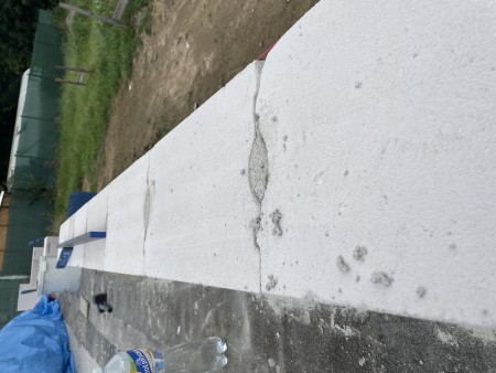 Založení první řady obvodových stěn