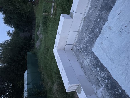 Založení první řady obvodových stěn